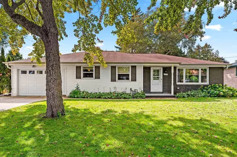 1575 Forest Glen Dr, Green Bay, WI 54304