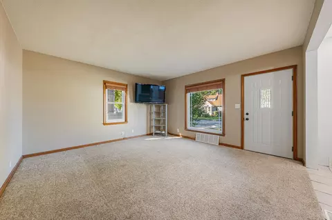 Living - 1015 W Hawes St, Appleton, WI 54914 photo 2 of 4