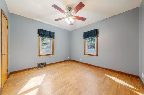Bedroom - 1015 W Hawes St, Appleton, WI 54914 photo 3 of 6