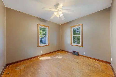 Bedroom - 1015 W Hawes St, Appleton, WI 54914 photo 5 of 6