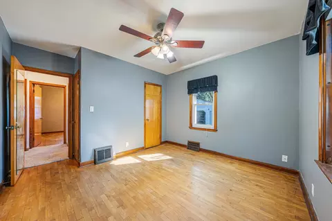 Bedroom - 1015 W Hawes St, Appleton, WI 54914 photo 4 of 6