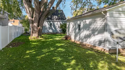 Exterior - 1015 W Hawes St, Appleton, WI 54914 photo 7 of 8