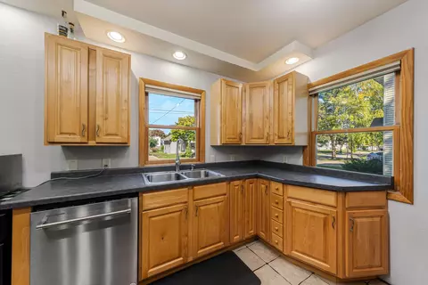 Kitchen - 1015 W Hawes St, Appleton, WI 54914 photo 4 of 4