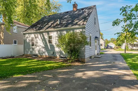 Exterior - 1015 W Hawes St, Appleton, WI 54914 photo 6 of 8
