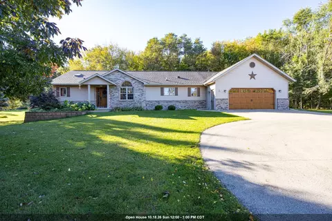 207 W Clark St, Weyauwega, WI 54983