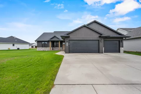 1399 Crossroads Dr, De Pere, WI 54115