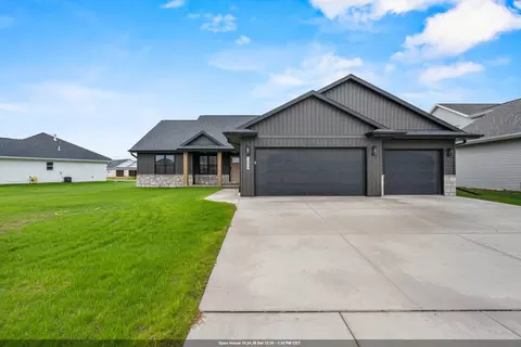 1399 Crossroads Dr, De Pere, WI 54115