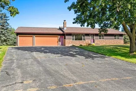 w8136 Sandy Lane, Hortonville, WI 54944