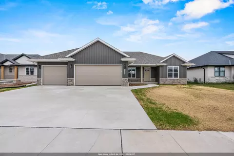 1418 Divinity Dr, De Pere, WI 54115