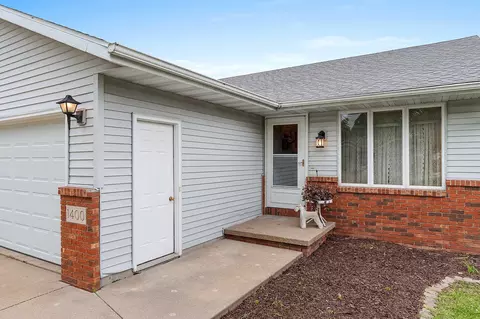 Exterior - 1400 W Weiland Ln, Appleton, WI 54914 photo 2 of 16