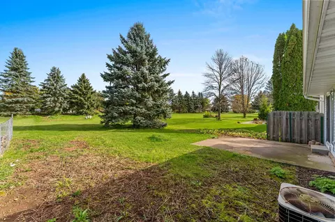 Exterior - 1400 W Weiland Ln, Appleton, WI 54914 photo 9 of 16