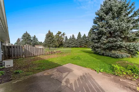 Exterior - 1400 W Weiland Ln, Appleton, WI 54914 photo 10 of 16