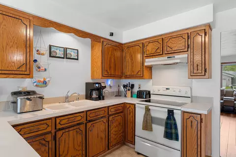 Kitchen - 1400 W Weiland Ln, Appleton, WI 54914 photo 7 of 8
