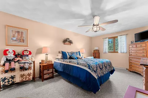 Bedroom - 1400 W Weiland Ln, Appleton, WI 54914 photo 5 of 10