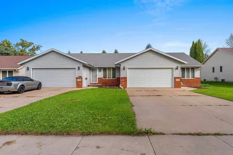 Exterior - 1400 W Weiland Ln, Appleton, WI 54914 photo 6 of 16