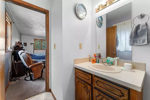 Bath - 1400 W Weiland Ln, Appleton, WI 54914 photo 5 of 7