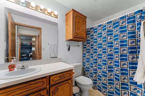 Bath - 1400 W Weiland Ln, Appleton, WI 54914 photo 7 of 7