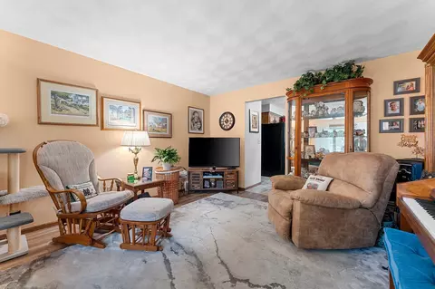 Living - 1400 W Weiland Ln, Appleton, WI 54914 photo 3 of 4