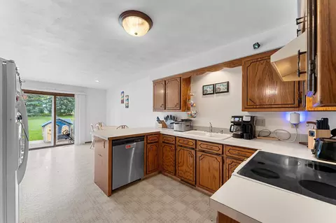 Kitchen - 1400 W Weiland Ln, Appleton, WI 54914 photo 8 of 8
