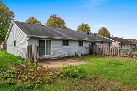 Exterior - 1400 W Weiland Ln, Appleton, WI 54914 photo 8 of 16