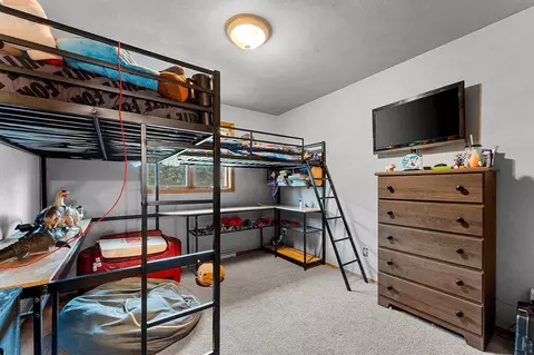 Bedroom - 1400 W Weiland Ln, Appleton, WI 54914 photo 9 of 10