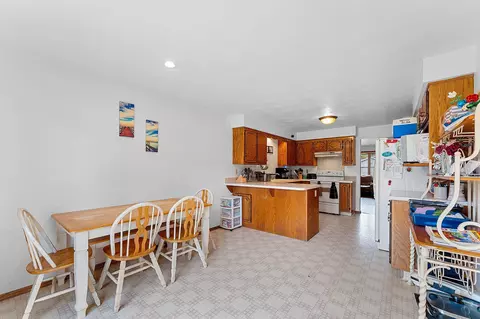 Dining - 1400 W Weiland Ln, Appleton, WI 54914 photo 4 of 5