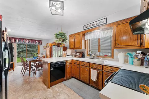 Kitchen - 1400 W Weiland Ln, Appleton, WI 54914 photo 2 of 8