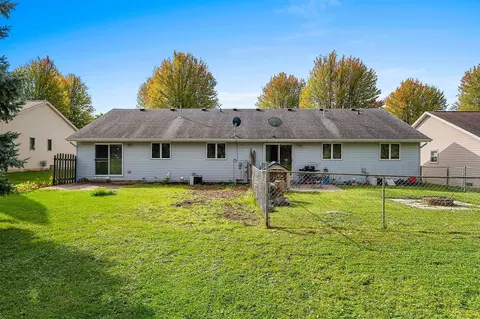 Exterior - 1400 W Weiland Ln, Appleton, WI 54914 photo 7 of 16
