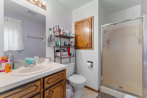 Bath - 1400 W Weiland Ln, Appleton, WI 54914 photo 6 of 7