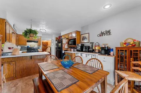 Dining - 1400 W Weiland Ln, Appleton, WI 54914 photo 2 of 5