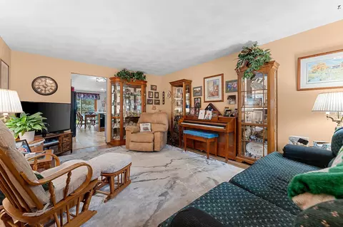 Living - 1400 W Weiland Ln, Appleton, WI 54914 photo 4 of 4