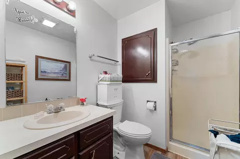 Bath - 1400 W Weiland Ln, Appleton, WI 54914 photo 2 of 7