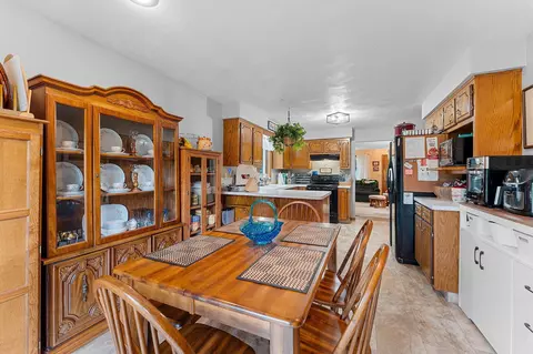 Dining - 1400 W Weiland Ln, Appleton, WI 54914 photo 3 of 5