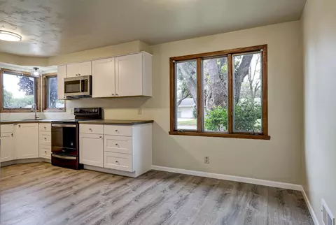Kitchen - 1630 E Glendale Ave, Appleton, WI 54911 photo 1 of 5