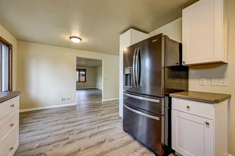Kitchen - 1630 E Glendale Ave, Appleton, WI 54911 photo 2 of 5