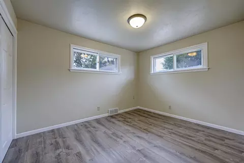 Bedroom - 1630 E Glendale Ave, Appleton, WI 54911 photo 4 of 7