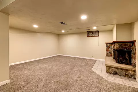 Living - 1630 E Glendale Ave, Appleton, WI 54911 photo 5 of 6