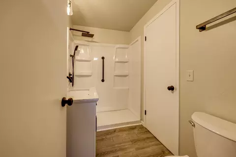 Bath - 1630 E Glendale Ave, Appleton, WI 54911 photo 1 of 3