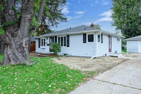 Exterior - 1630 E Glendale Ave, Appleton, WI 54911 photo 4 of 9