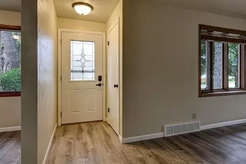Entry Way - 1630 E Glendale Ave, Appleton, WI 54911 photo 2 of 2