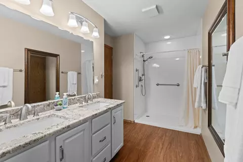 Bath - 1013 S West Ave #C, Appleton, WI 54915 photo 2 of 4
