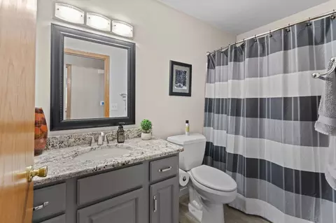 Bath - 1013 S West Ave #C, Appleton, WI 54915 photo 4 of 4
