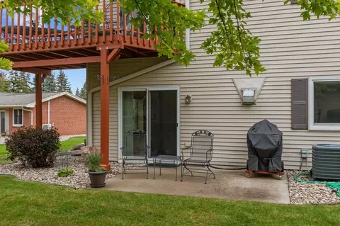 Exterior - 1013 S West Ave #C, Appleton, WI 54915 photo 4 of 11