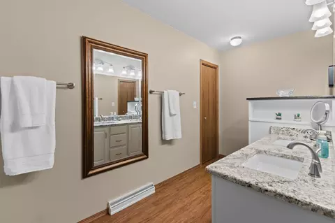 Bath - 1013 S West Ave #C, Appleton, WI 54915 photo 3 of 4