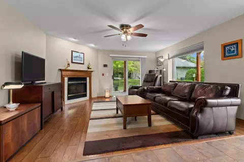 Living - 1013 S West Ave #C, Appleton, WI 54915 photo 3 of 4