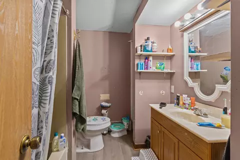 Bath - n4903 Ballard Road, Appleton, WI 54913 photo 1 of 4