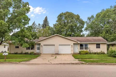 1217 Meadow Ln, Neenah, WI 54956
