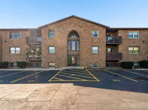 1161 Gillingham Rd #B-1, Neenah, WI 54956