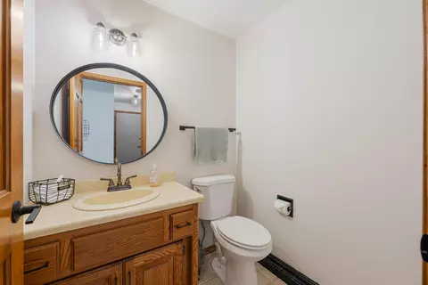 Bath - 2543 W Sunnyview Cir, Appleton, WI 54914 photo 1 of 5