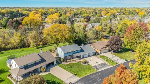 View/Area - 2543 W Sunnyview Cir, Appleton, WI 54914 photo 3 of 7